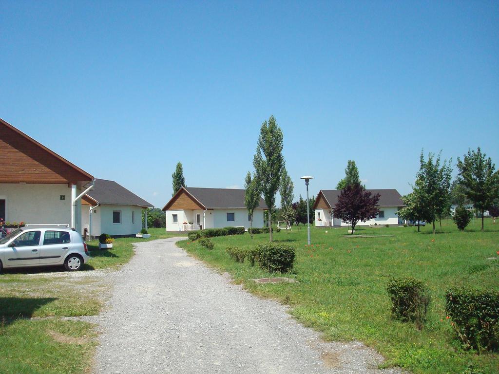 Termal Kemping Apartmanok Tiszaújváros Exteriér fotografie